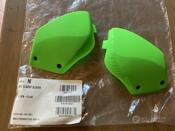 Slider Gomito Dainese verde fluo . NUOVI.