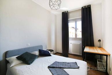 Stanza in appartamento di 150 m² a Milano