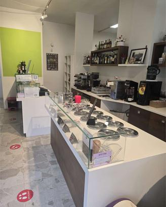 CARUGO attività GELATERIA/BAR/CAFFETTERIA