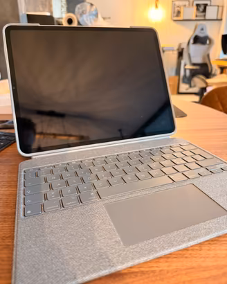 iPad Pro 12,9” M2 1TB + Logitech Combo Touch