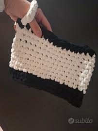 Pochette da polso bianca e nera