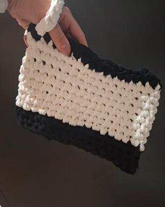 Pochette da polso bianca e nera