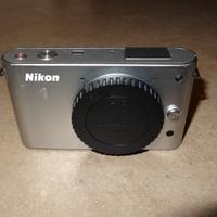 Nikon J1, solo corpo macchina
