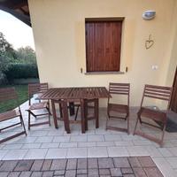 Set da terrazza tavolino e quattro sedie