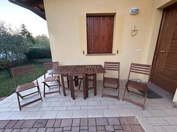 Set da terrazza tavolino e quattro sedie