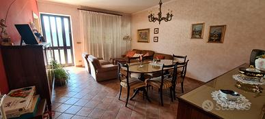Mellea: Casa con giardino