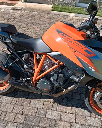 KTM 1290 SUPER DUKE GT 