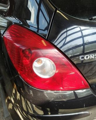 Fanale posteriore sinistro OPEL CORSA D del 2010