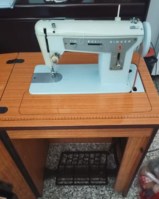 Macchina da cucire vintage Singer 207 ben tenuta! 