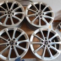 Cerchi in lega di 17 pollici.