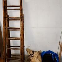 lotto vecchie scale e attrezzi 