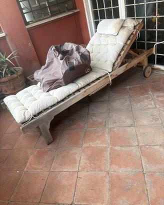 Tavolo, sedie e lettino in teak