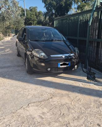Fiat punto 1.2 benzina, anno 2012 con 175.000 km