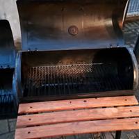 Barbecue affumicatore con ruote