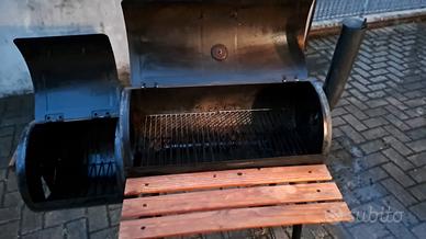 Barbecue affumicatore con ruote