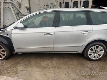 VOLKSWAGEN PASSAT B6 PER RICAMBI