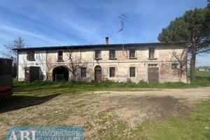Casa indipendente di 320 m² con più di 5 locali e 