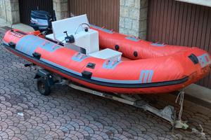 Gommone con carrello