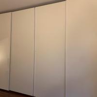 Armadio con 4 ante scorrevoli