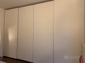 Armadio con 4 ante scorrevoli