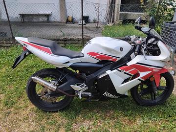 Yamaha TZR 50 – bianca e rossa, scarico Arrow