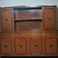 Credenza in legno con letto singolo estraibile 