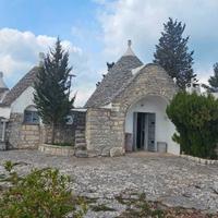 Complesso di trulli con terreno via grotta della s
