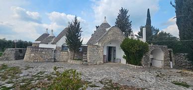 Complesso di trulli con terreno via grotta della s