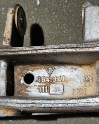 PORSCHE 964 SUPPORTO BRACCIO OSCILLANTE 