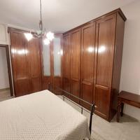 Armadio ad angolo in legno toulipier tinta noce