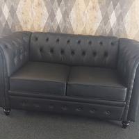 Divano stile chesterfield