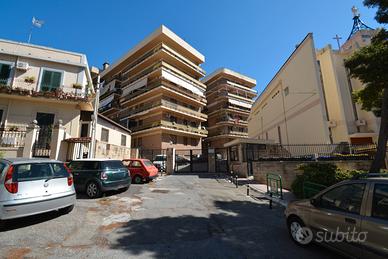 Via Pietro Castelli - Doppi servizi e posto auto