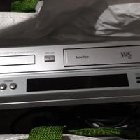 Dvd video player/video cassette recorder