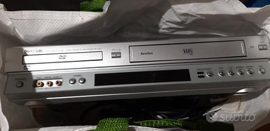 Dvd video player/video cassette recorder