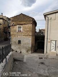 Casa indipendente con terreno tocco da casauria