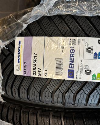 Coppia di Micheline alpine 7 225 45 r17 NUOVE