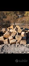 Blocchi in pietra di sabucina