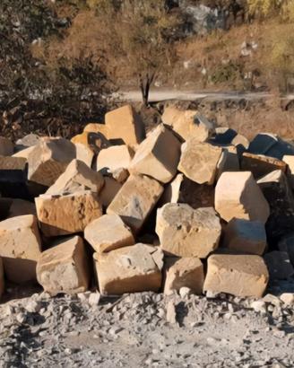Blocchi in pietra di sabucina