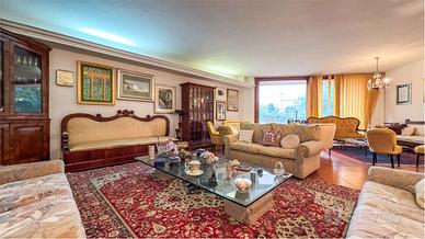 Villa con grande cortile