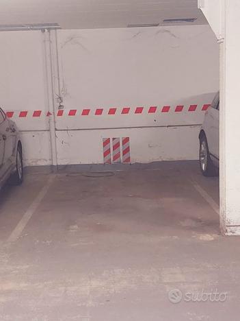 Ampio posto auto coperto in centro a Bologna