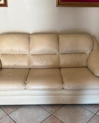 Divano simil pelle beige
