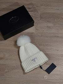 Prada Beanie Bianco con Pompon