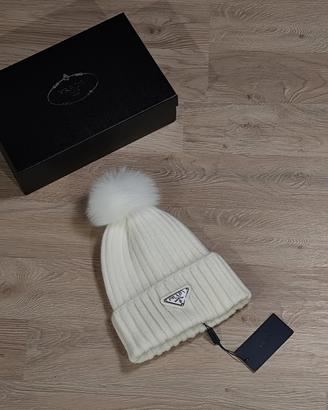 Prada Beanie Bianco con Pompon