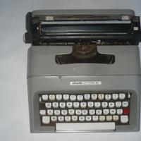 Macchina da scrivere vintage Olivetti Lettera 35