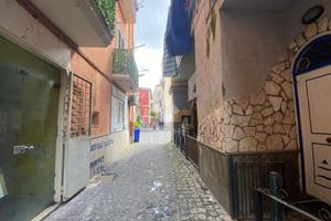 NEGOZIO A POZZUOLI