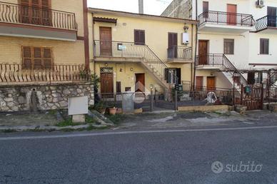 3 LOCALI A MONTORIO ROMANO