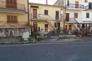 3 LOCALI A MONTORIO ROMANO