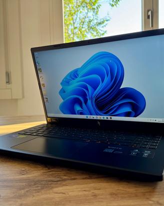Acer Nitro V15 RTX 5050, I7 13620H, 32GB RAM NUOVO