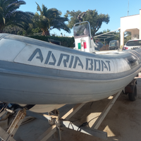 Gommone con carello e motore