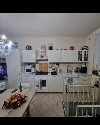 CUCINA E BLOCCO SALOTTO ABBINATO